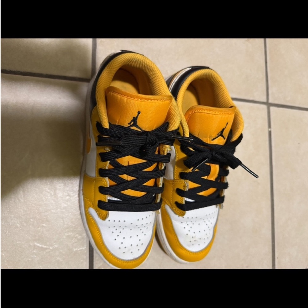 Jordan Sneakers - Yellow and Black Size 5 Boys